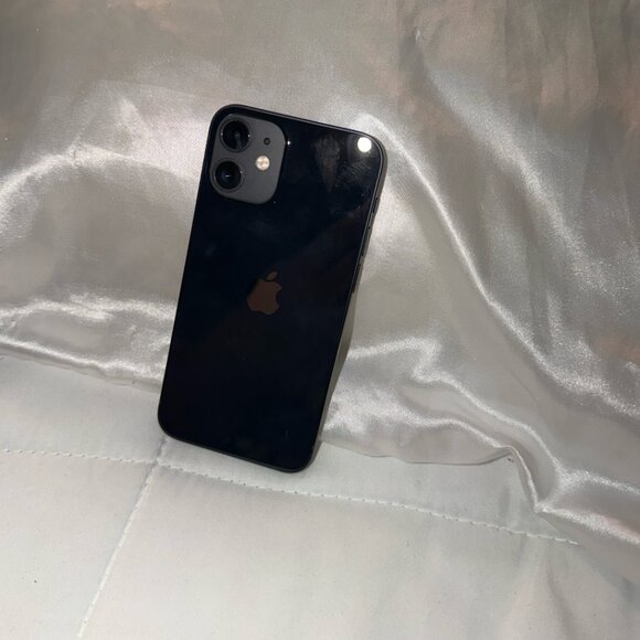 iPhone 12 Mini - Picture 4 of 5